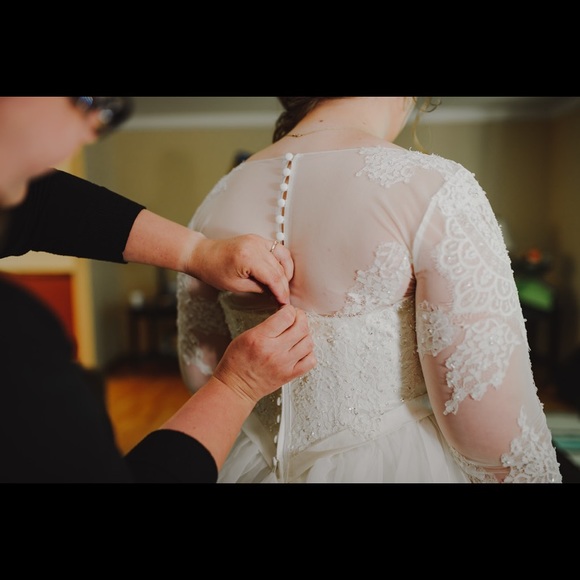 Oleg Cassini Wedding Gown - Picture 2 of 12